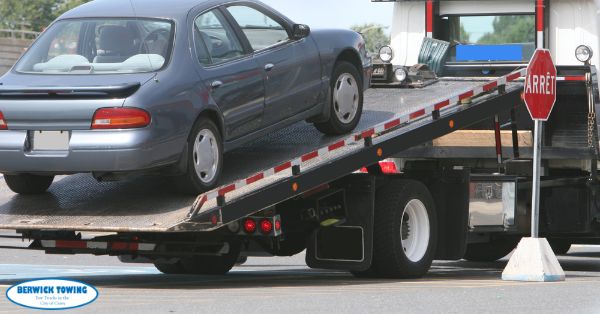 Four Critical Safety Tips While Waiting for Emergency Towing Services at Night