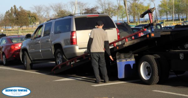 What are the differences between flatbed and wheel lift towing?