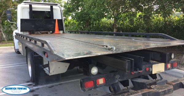 4 Reasons to Use a Flatbed Tow Truck the Next Time You Need a Tow in Berwick